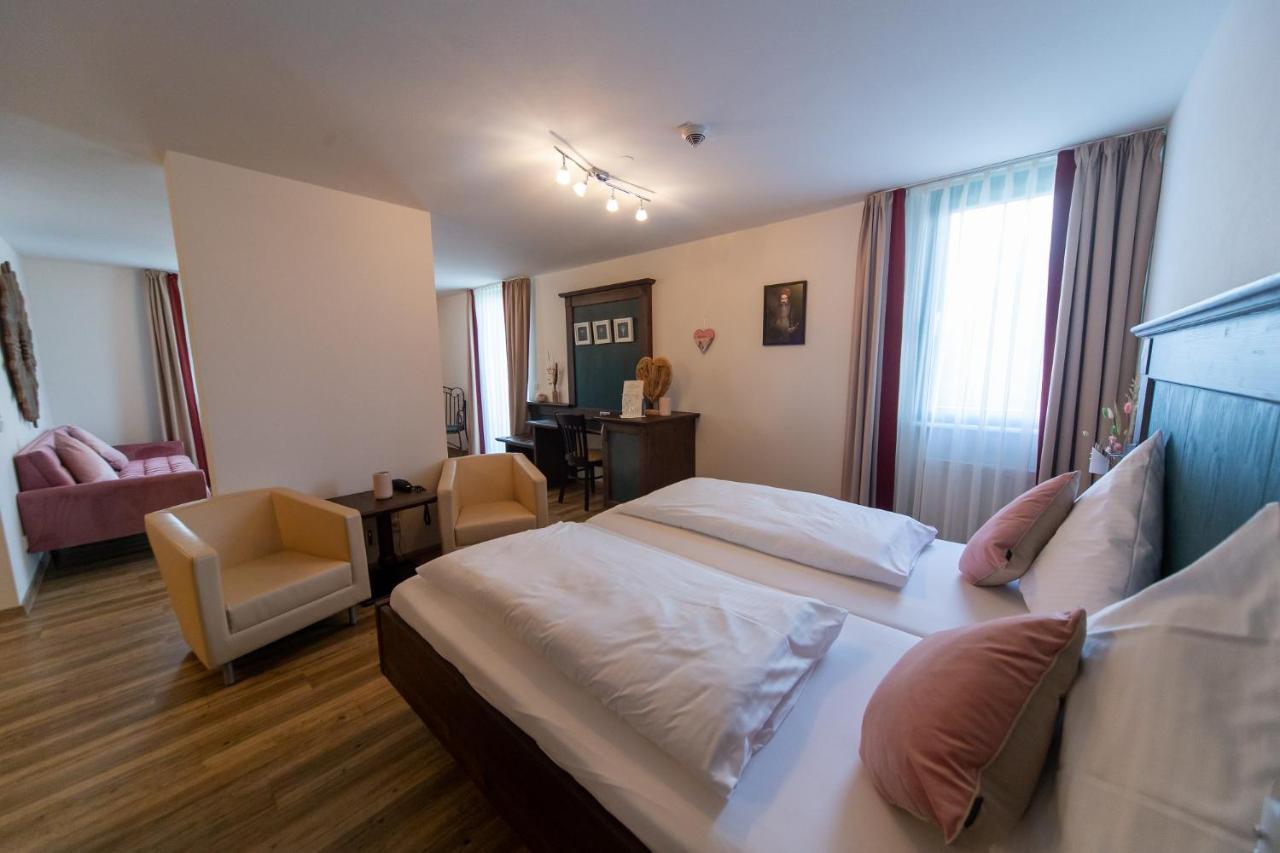 Hotel Restaurant Auerhahn Бад Вилдбад Екстериор снимка