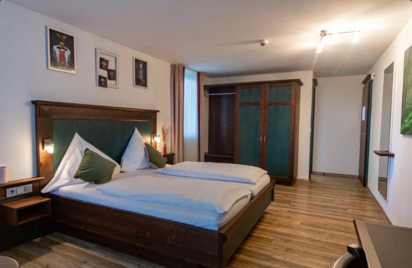 Hotel Restaurant Auerhahn Бад Вилдбад Екстериор снимка
