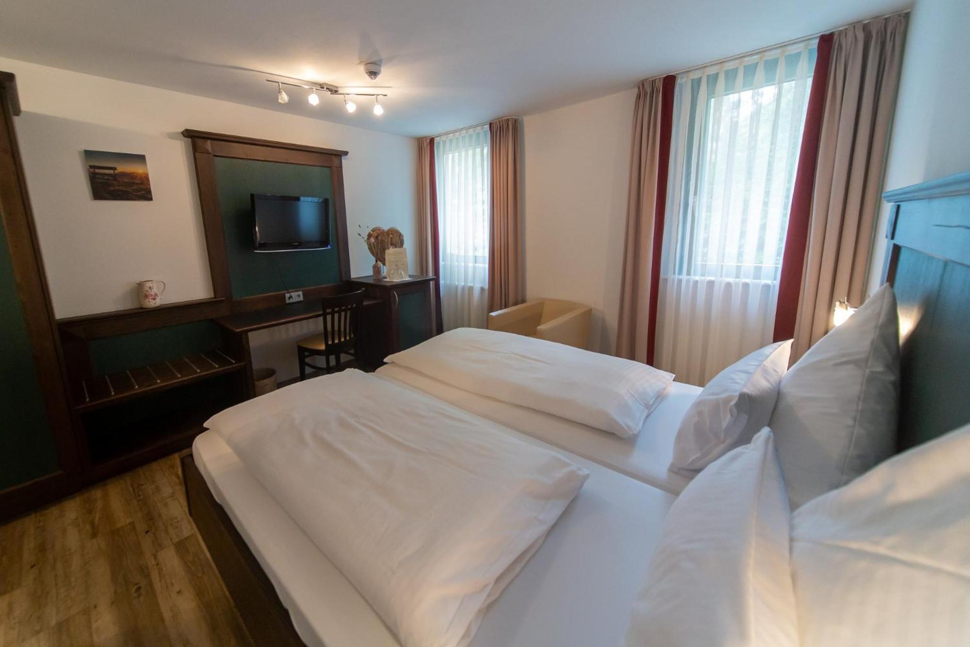 Hotel Restaurant Auerhahn Бад Вилдбад Екстериор снимка