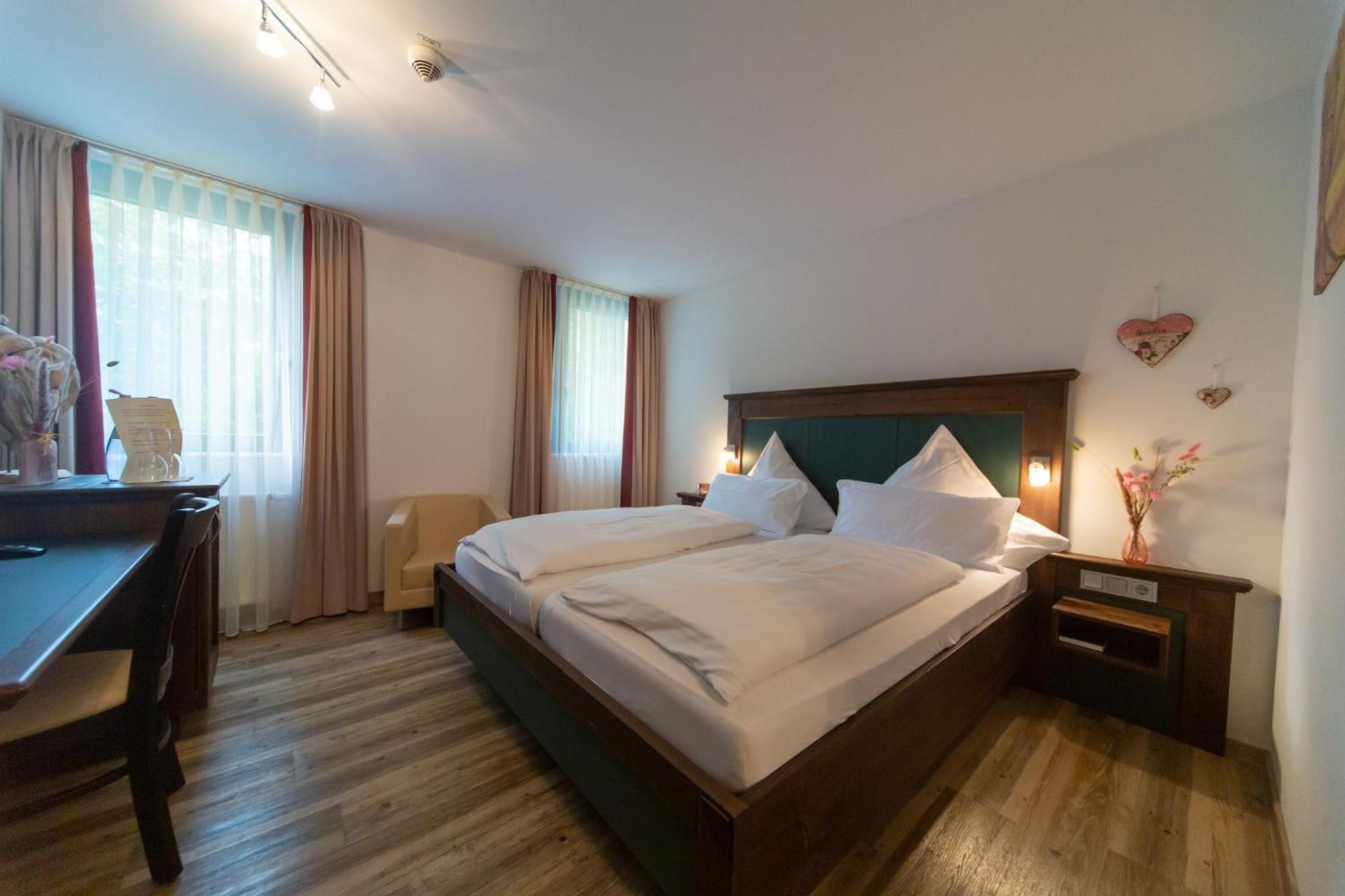 Hotel Restaurant Auerhahn Бад Вилдбад Екстериор снимка