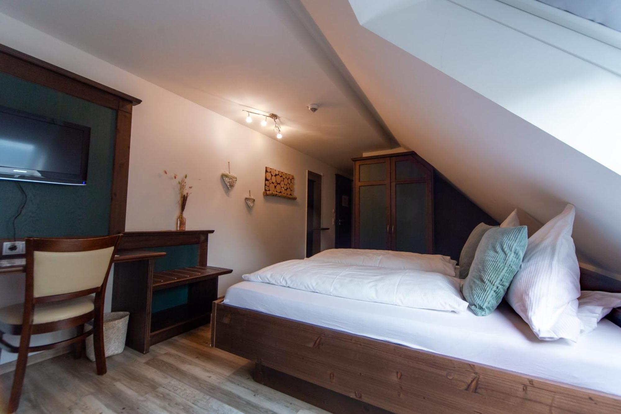Hotel Restaurant Auerhahn Бад Вилдбад Екстериор снимка