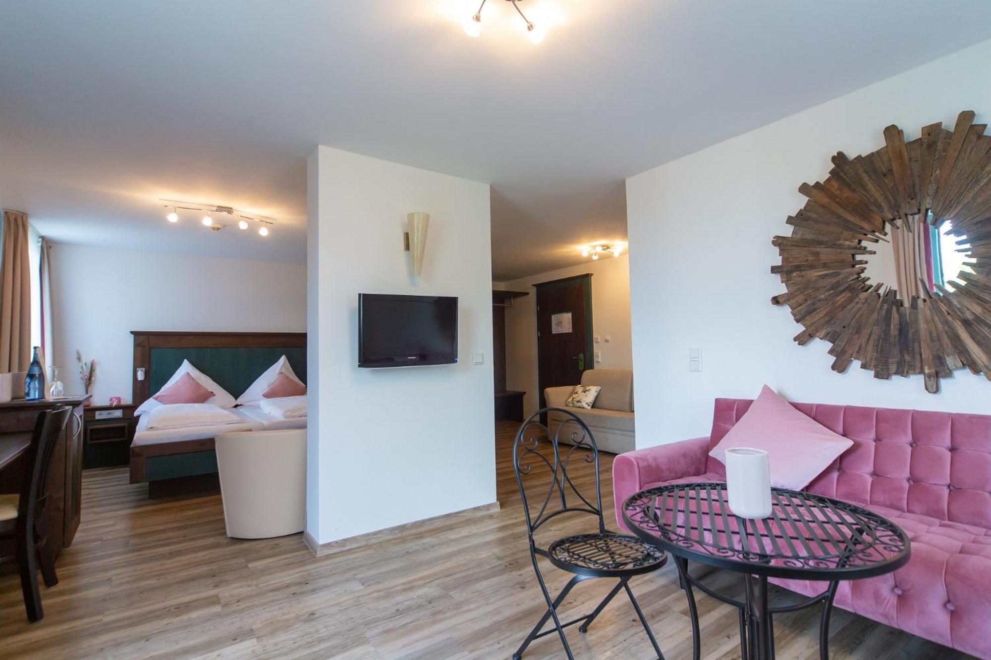 Hotel Restaurant Auerhahn Бад Вилдбад Екстериор снимка