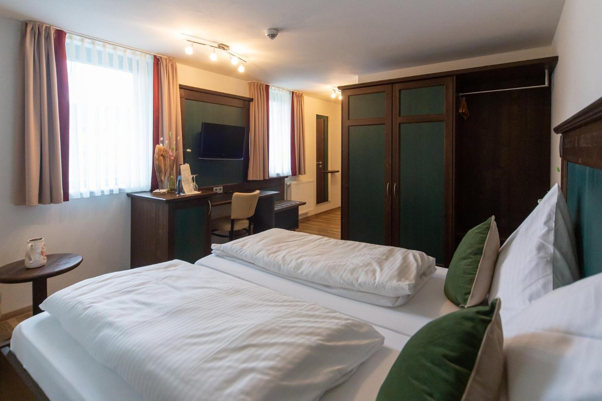 Hotel Restaurant Auerhahn Бад Вилдбад Екстериор снимка