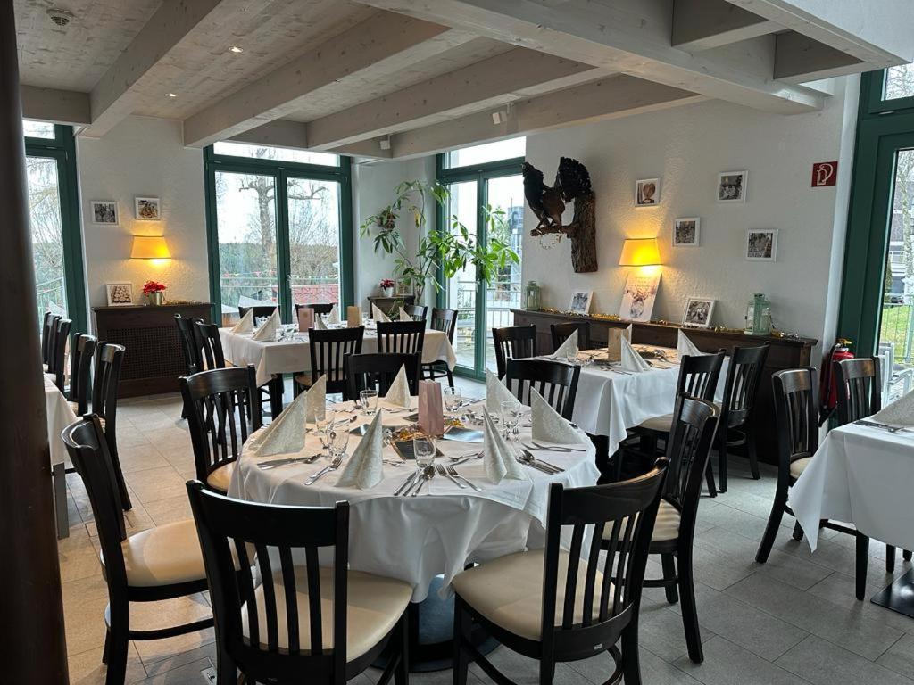 Hotel Restaurant Auerhahn Бад Вилдбад Екстериор снимка