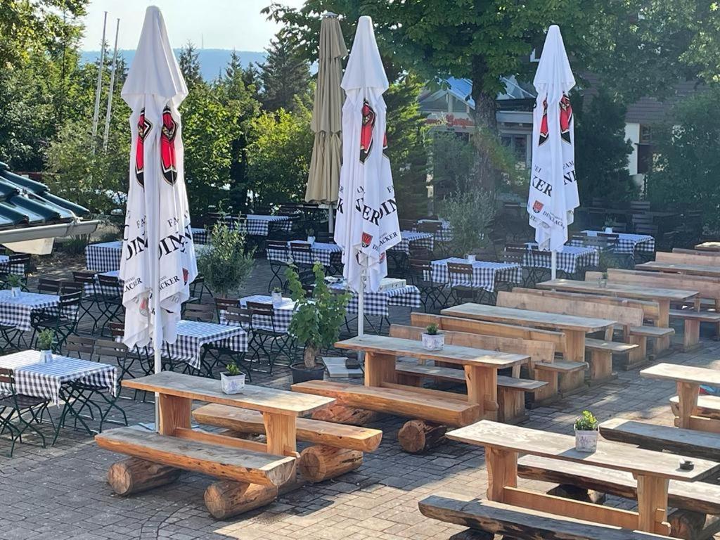 Hotel Restaurant Auerhahn Бад Вилдбад Екстериор снимка